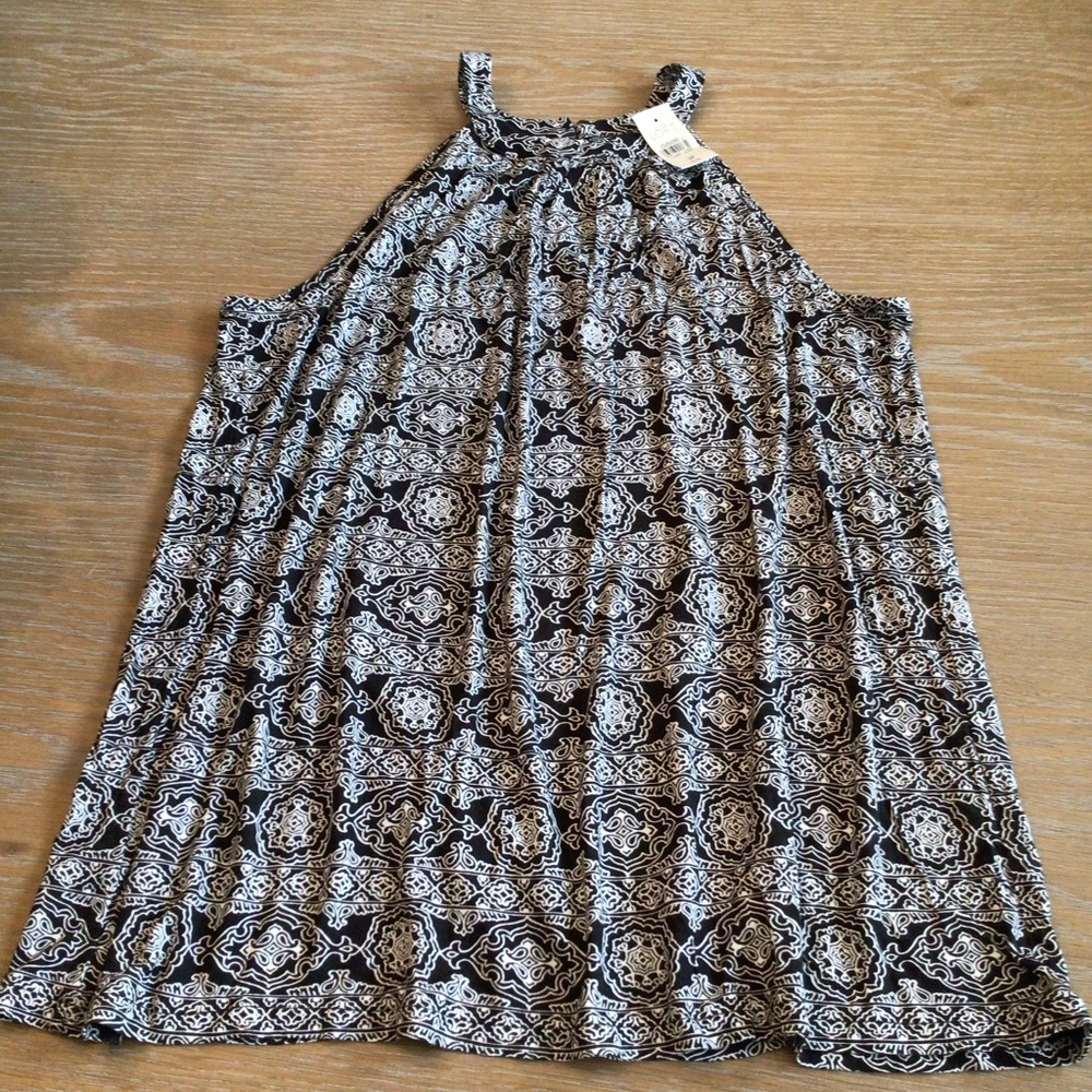 Loft sleeveless Halter Top Black/White Size SP NWT